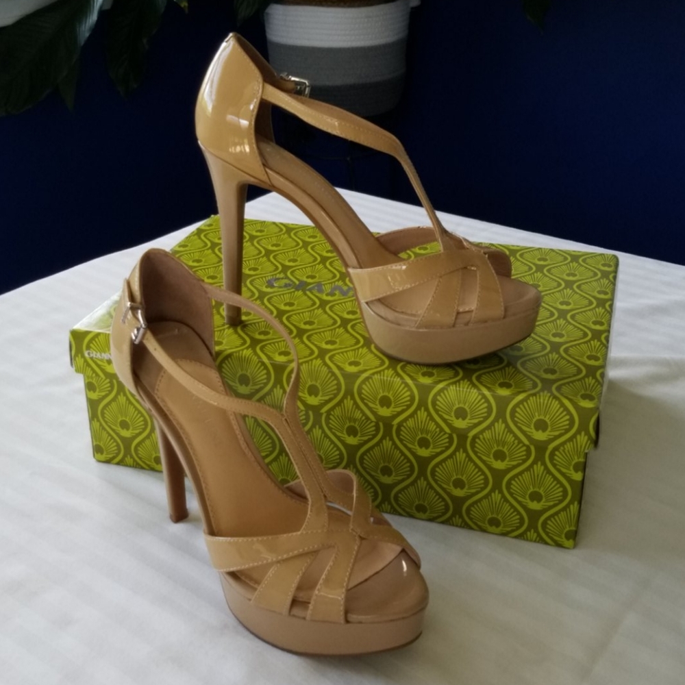 Gianni Bini nude platform heels size 6 1/2